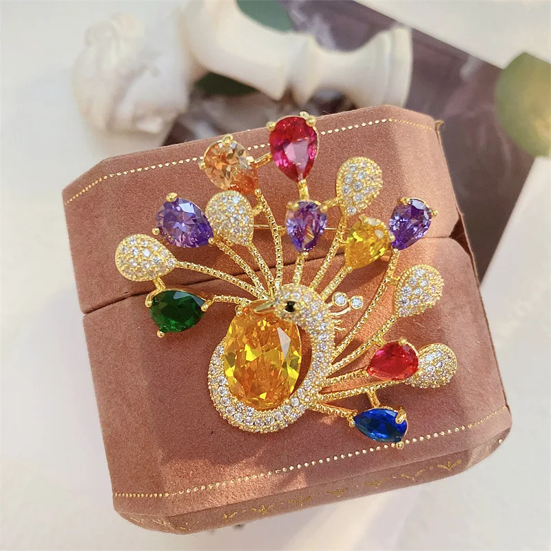 

Colorful Peacock Brooch for Women Zicon Pin Buckle Luxury Jewelry Clothes Scarf Buckle Garment Accessories Jewelryes Gift