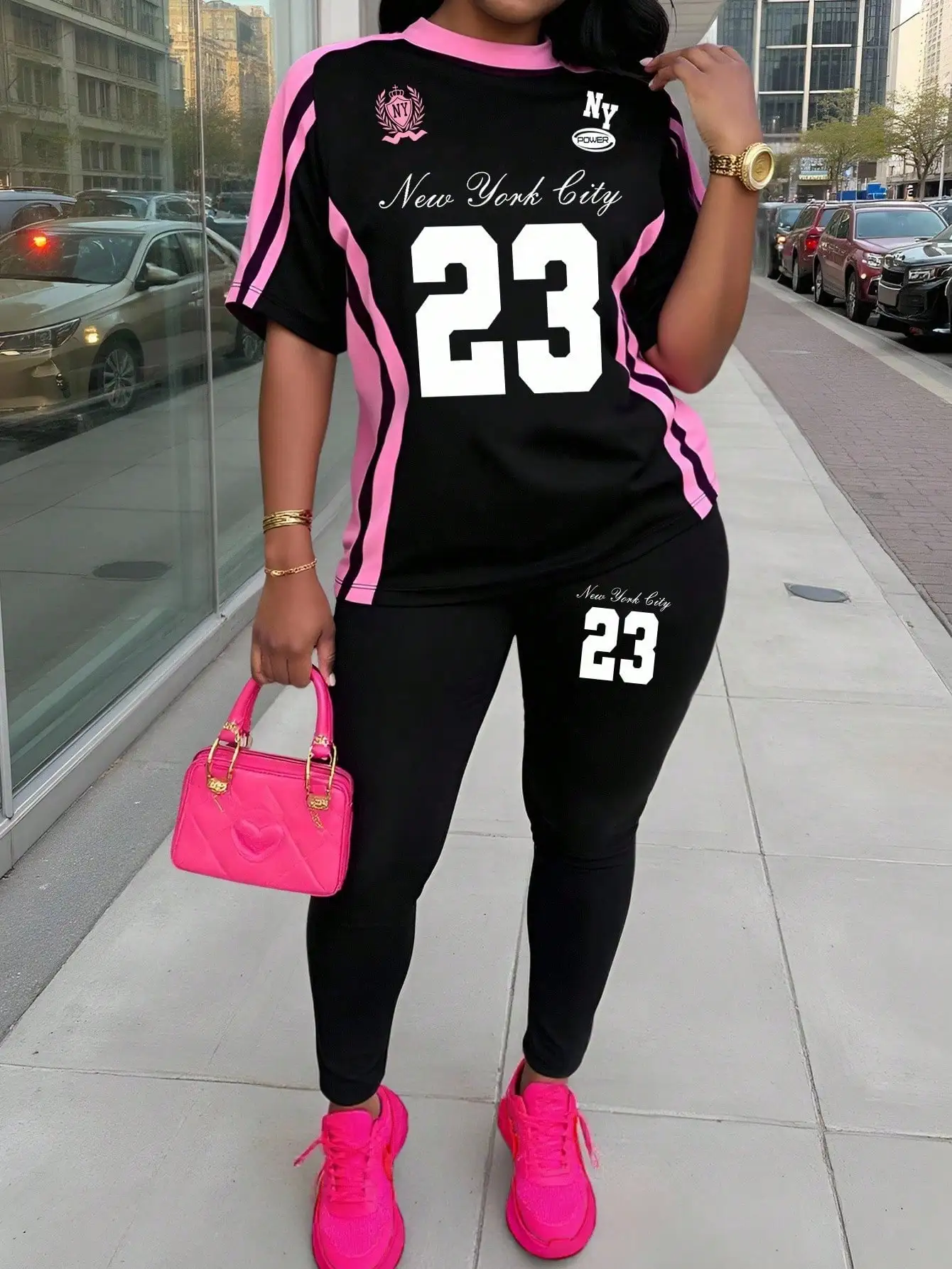 NYC 23 레터 그래픽 콘트라스트 사이드 심 매칭 티 & 레깅스 세트 (여성용)
