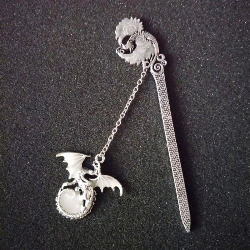 Vintage Metal -Lesezeichen mit Drachen Anhänger Glühen Lesezeichen Buch Marker Page Teiler für Lehrerbuchliebhaber Schüler