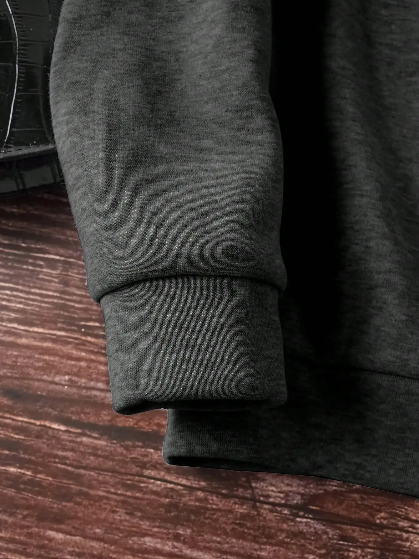 เสื้อสเวตเชิ้ตแขนยาวคอกลมพิมพ์ลายตัวอักษรลำลองสำหรับผู้หญิง Happy Fri-Yay ลายกราฟิกสีสันสดใส