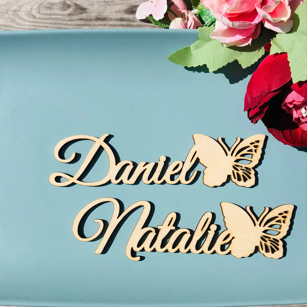 

20 шт. Карты с бабочкой Свадебные карточки с местами Пользовательские названия с лазерной резкой Деревянные имена с лазерной резкой, именные бирки, вечеринки, украшения