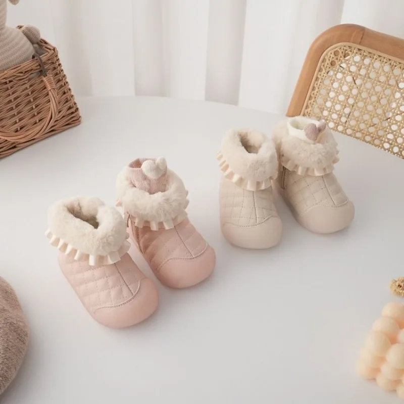 أحذية أطفال شتوية دافئة للأطفال الصغار بعمر 1-2 سنة للجنسين نعل ناعم غير قابل للانزلاق شبشب منزل مع بطانة من الصوف ​