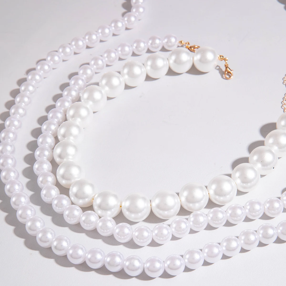Dcocna Geschikt voor vrouwen om deel te nemen aan het feest Elegant temperament Meerlaagse retro sieraden Imitatieparel Witte hals
