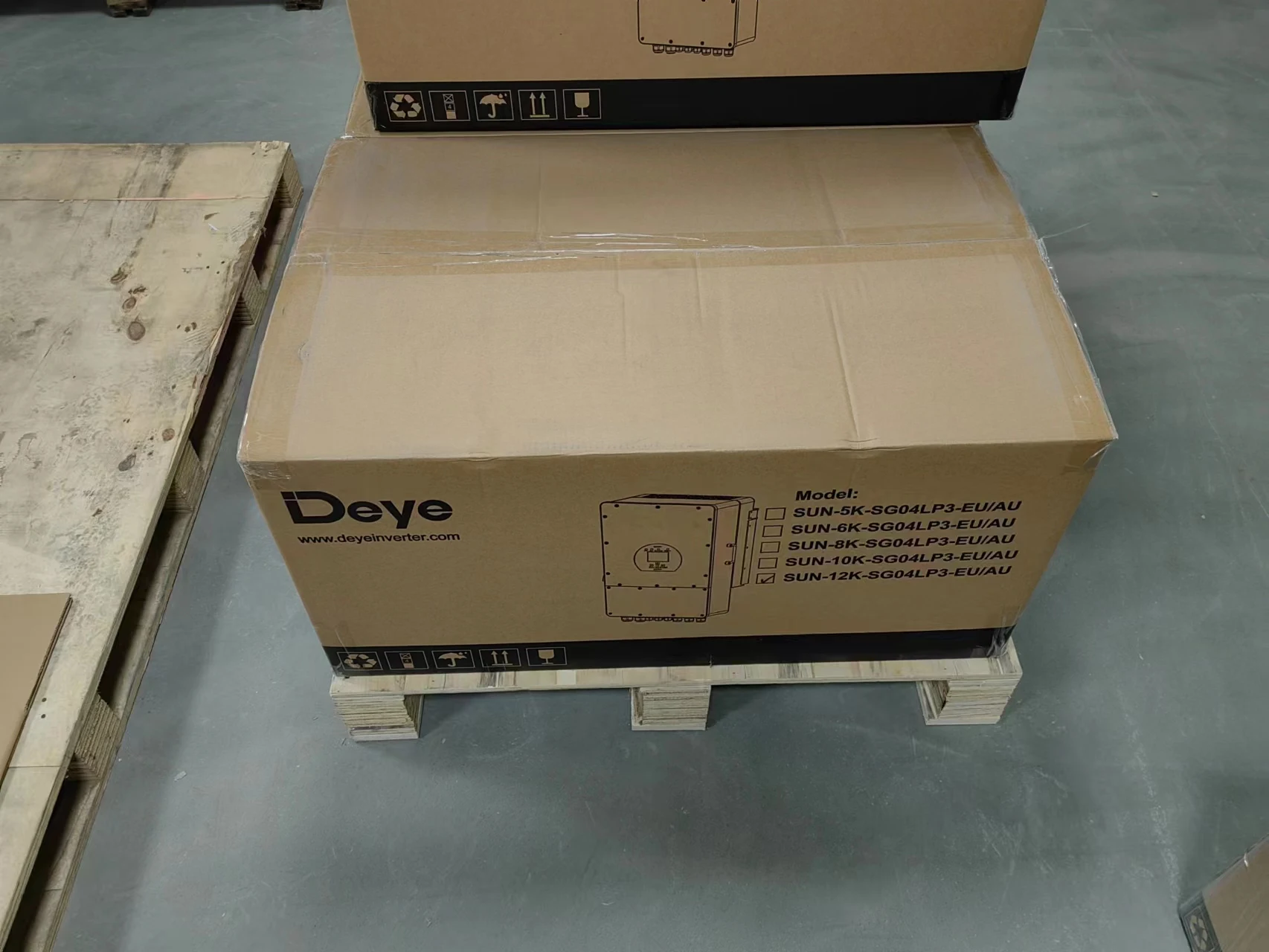 Deye Hybrid Inverter Single phase 8Kw Hybrid Inverter SUN-8K-SG01LP1-EU/US