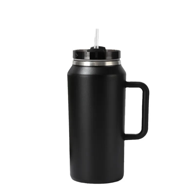 Tazza con manico da 64 once di grande capacità Tazza thermos in acciaio inossidabile per uso domestico Bottiglia di acqua fredda con bollitore di paglia Grande tazza di ghiaccio