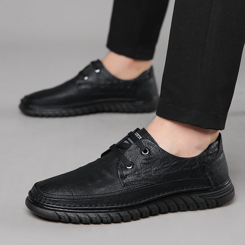 Fashion sheos Men Casual Flat Shoes lace up Outdoor Soft Soled Travel Sneakers Leather Men Business office work Shoes Men