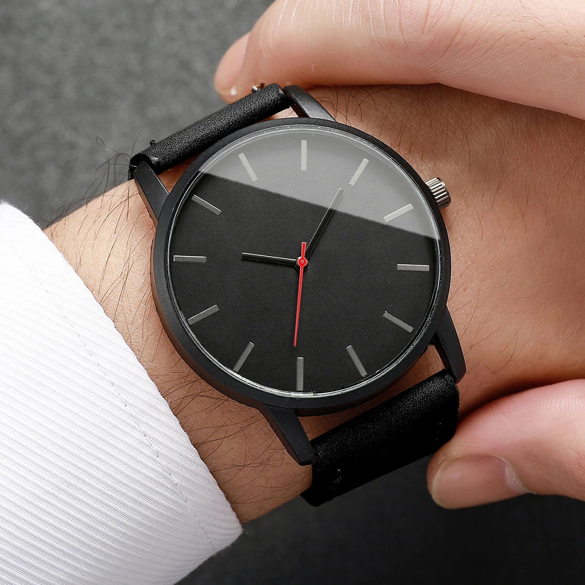 2PCs Men's Gentleman Watch Simple Classic Round Dial Quartz Watch Men's PU Leather Strap Simulated Watch Set