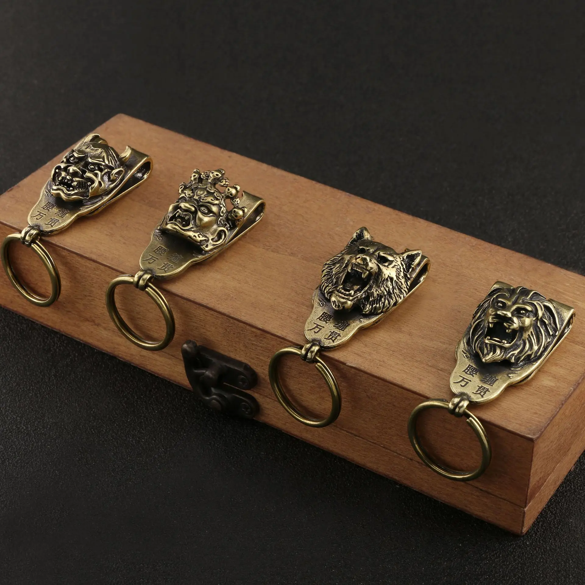 Retro Brass Hannya Ghost Monster Metal Key Chain Accessory Jewelry Key Holder Men Animal Tiger Lion Keychain Belt Hanging Buckle