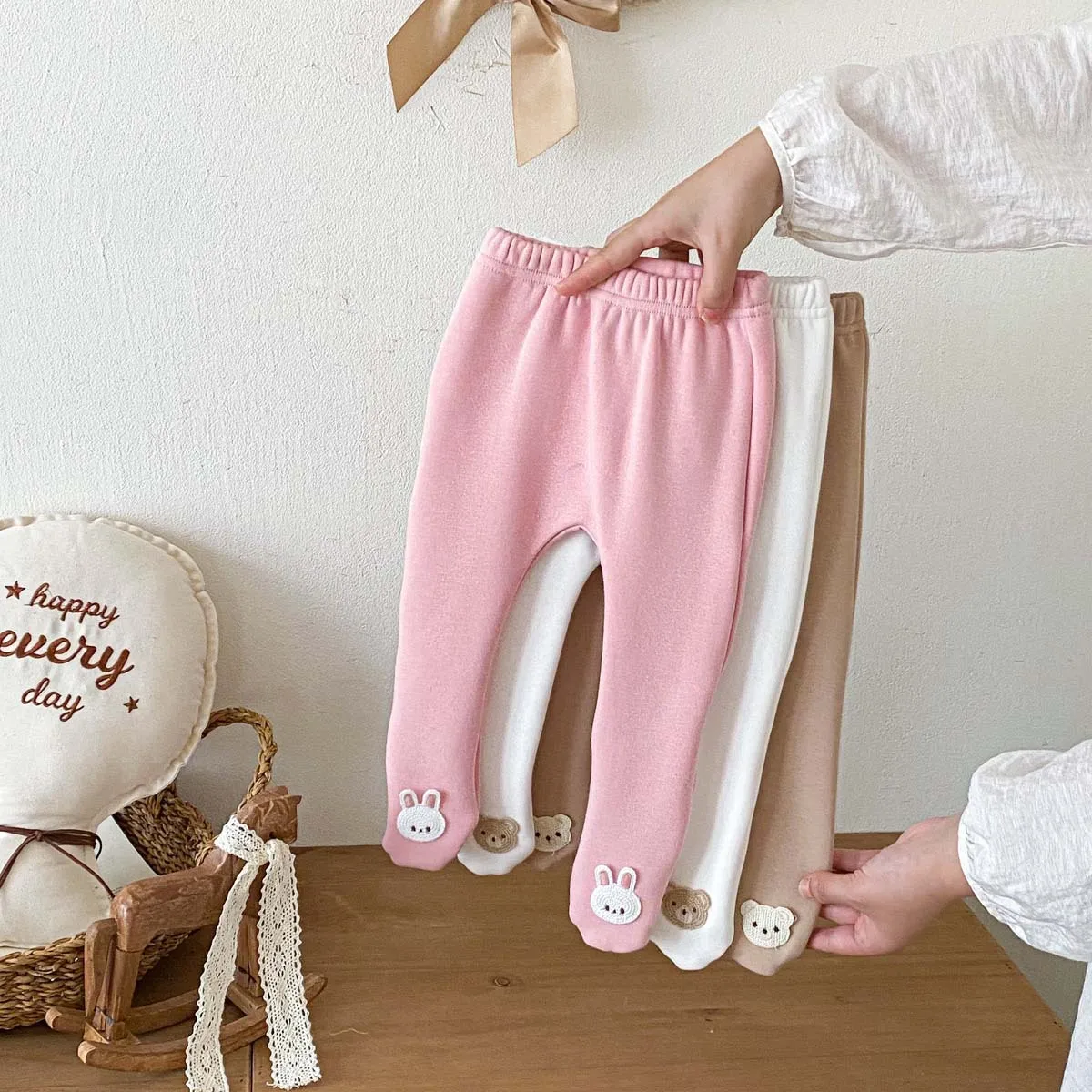 

Children's Clothing, Baby Bears, Pantyhose, Spring and Autumn Babies Can Wear Long Pants with Fleece and Warm Autumn Pants