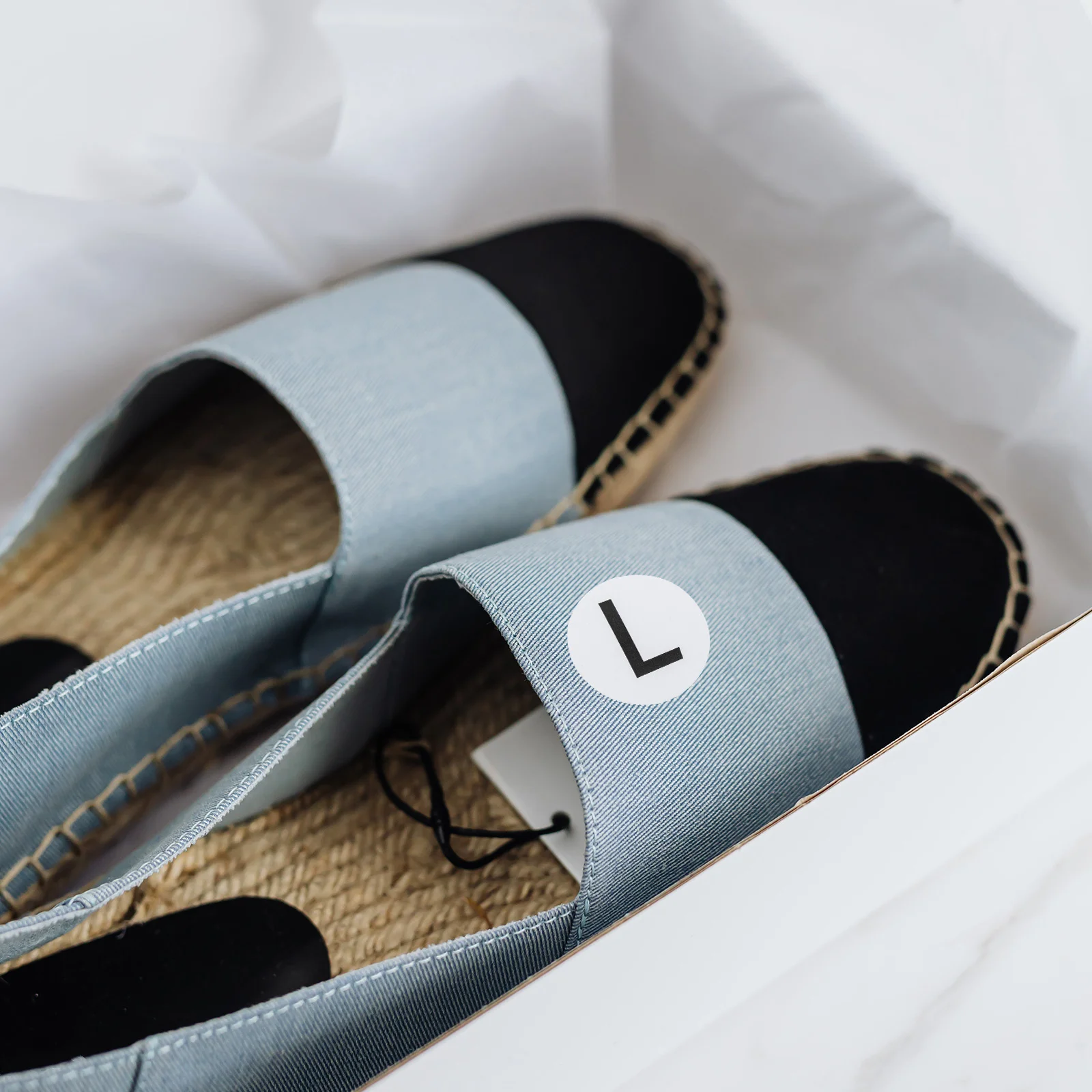 

7-рулонные клейкие этикетки размером, гладкая конструкция для одежды, бирки, быстрая проверка на складе, идеально подходит для оптовой торговли одеждой