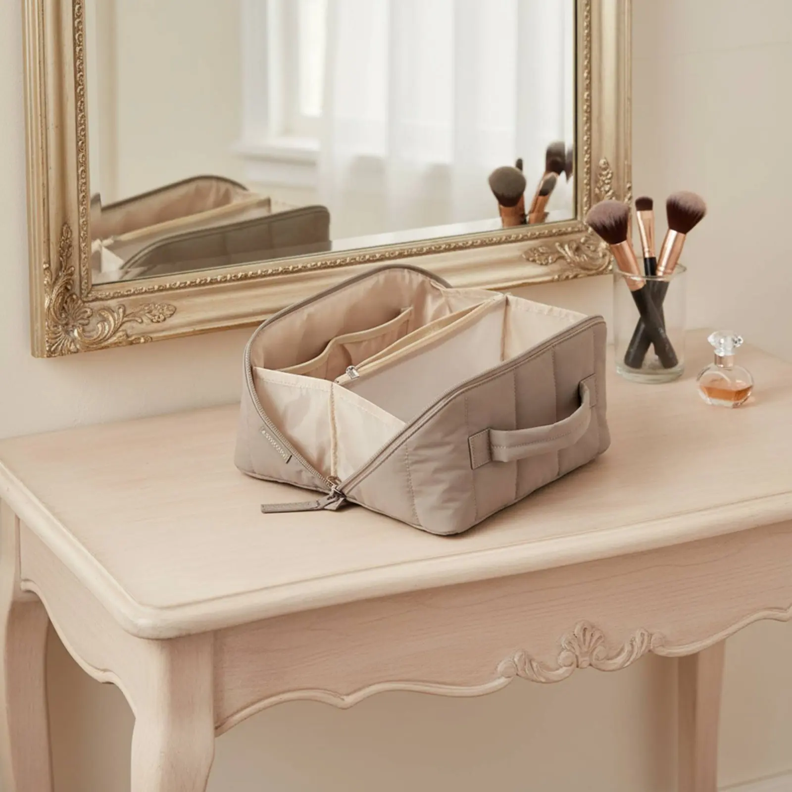 Travel Makeup Bag Portable Handle Travel Wash Bag Multiple Compartments Easy to Clean for Women