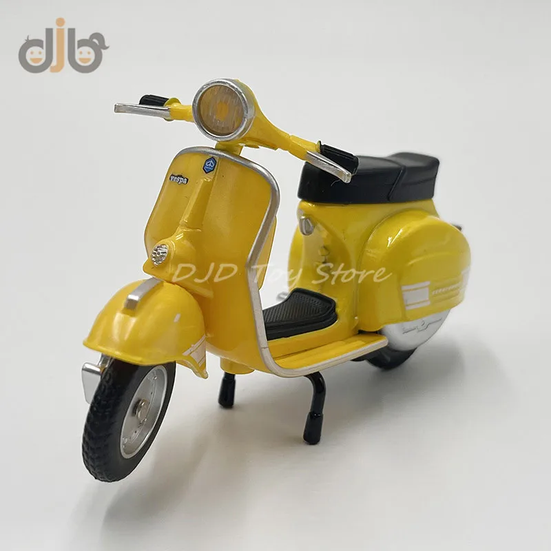 

1:18 Diecast Motorcycle Model Toy 1976 Vespa 200 Rally Collection