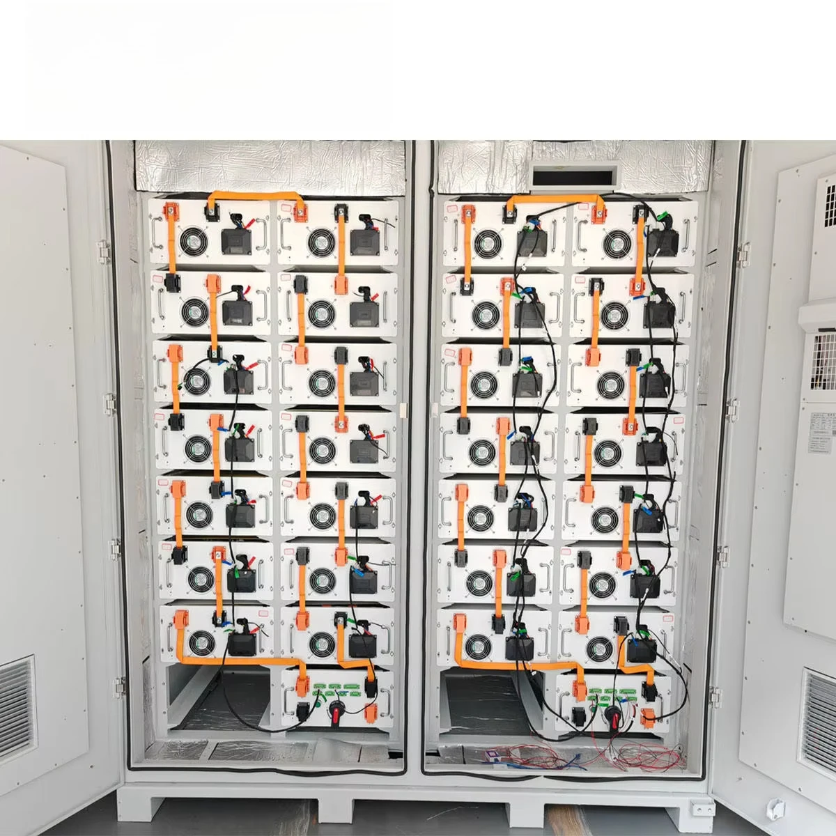 50KW 100KW 215kWh Industrial & Commercial Hybrid Energy Storage Solar System Featuring Solar Panels and Battery Components