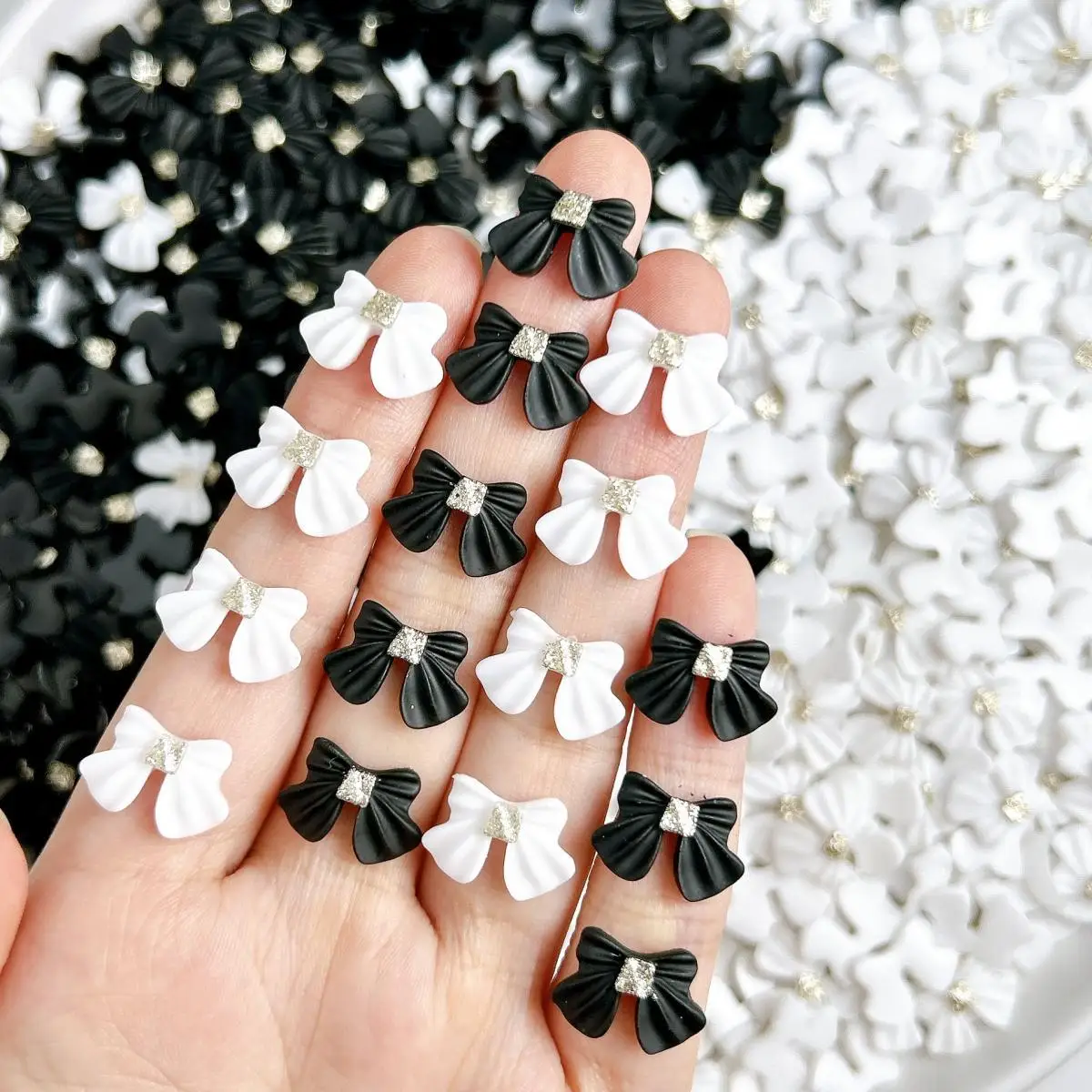 

50PCS Classic Sweet Chubby Bow Resin Nail Charms Minimalist Black White Bow Nail Art Decorations DIY Small Fragrance Wind Nails