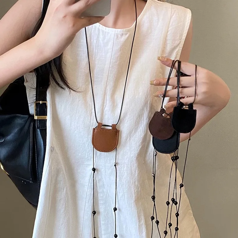 2024 The New Mini Crescent Bag Adjustable Necklace Fashion Design Sense To Wear with The Decorative Halter Small Bag Sweater Cha