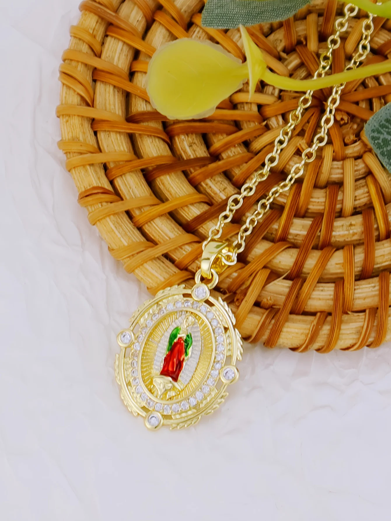 1 Piece Copper Inlaid Zircon Plated 14K Gold Virgin Mary Mother Pendant Women\'s Necklace