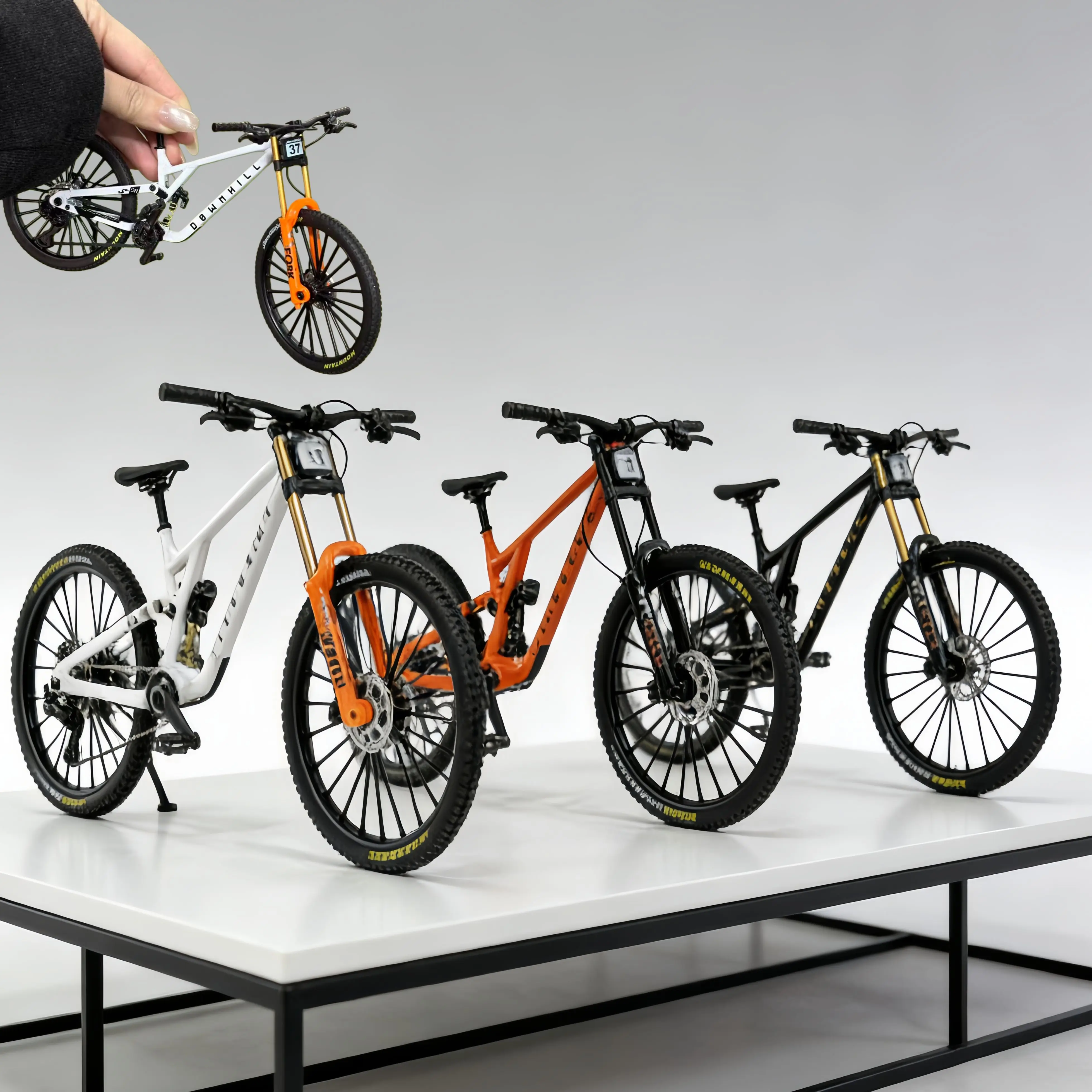 1:8 Model Alloy Bicycle Diecast Mini Finger Bikes Toys Simulated Downhill Mountain Bike Model for Teenage
