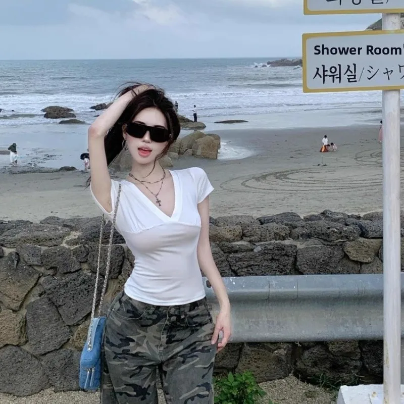 White V-Neck Slim Fit Short Sleeve T-Shirt Women's Fashion Design Unique Beautiful Waist-Cut Top Casual Style Ladies' Tee