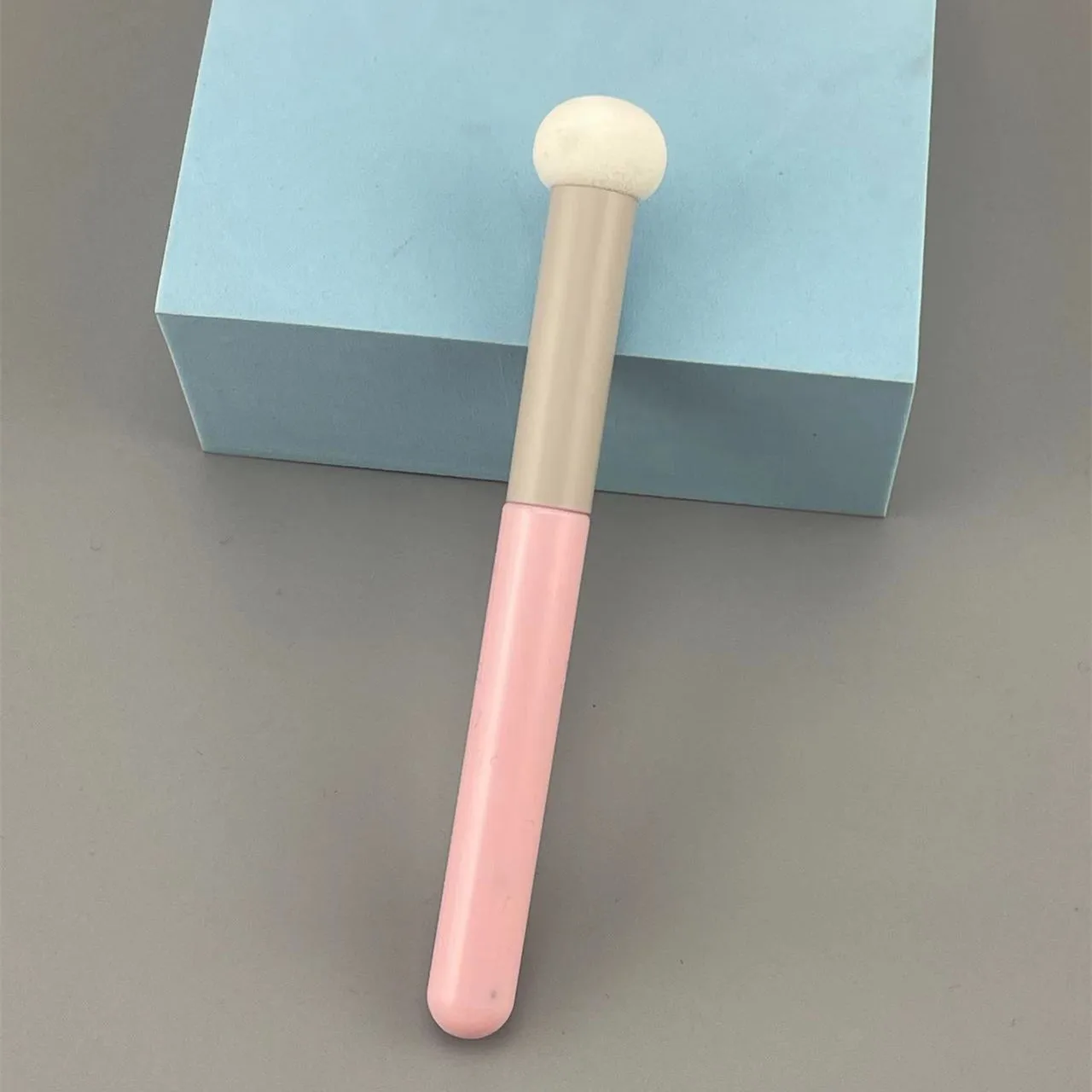 Small Mantou Concealer Brush Sponge Head Soft Hair Makeup Brushes Powder Foundation Fine Concealer Natural Blending Brush