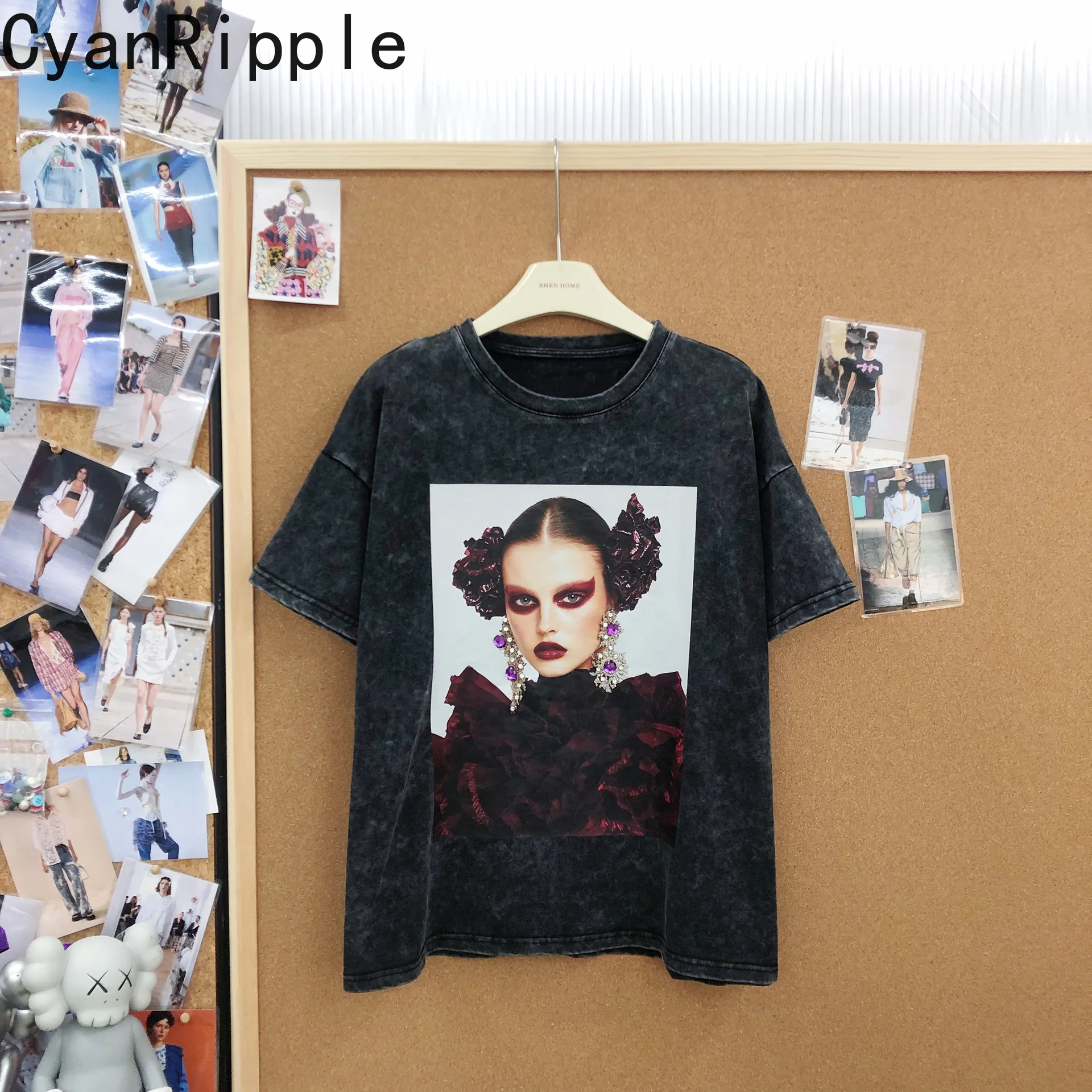 

Американская винтажная футболка с принтом, черно-серая, с коротким рукавом, с ромбами, универсальная, свободного кроя, с круглым вырезом, повседневная, топ-пуловер