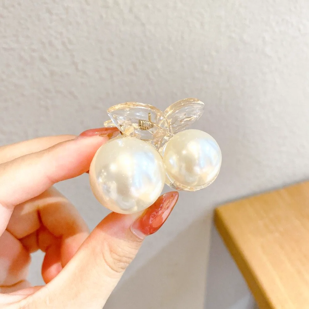 Elegant Large Pearl Hair Claw Clip Women Shark Clip Fashion Accessories Minimalist Styling Tool For Daily Hairdo