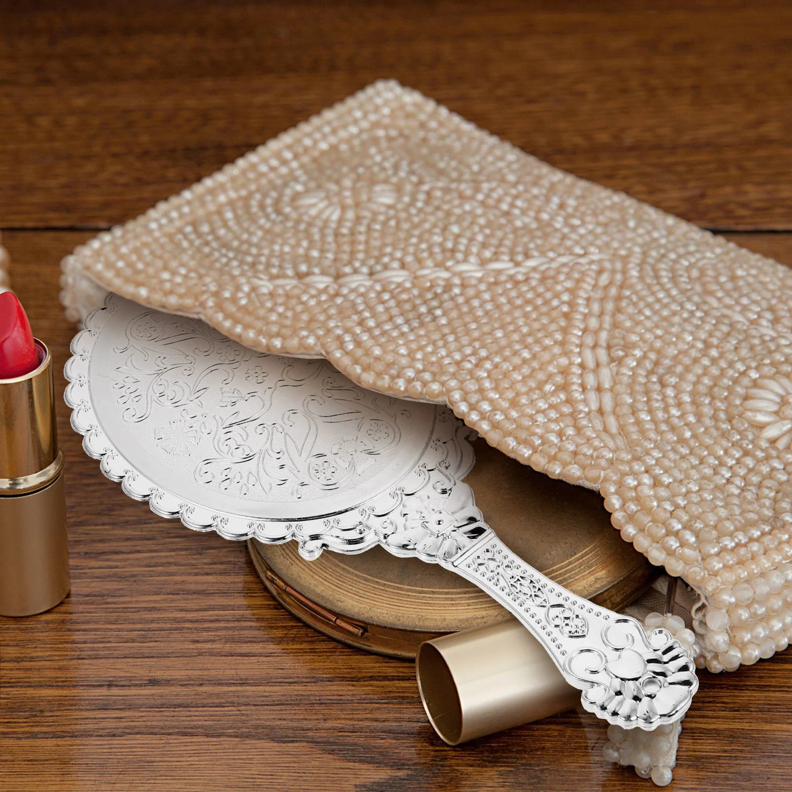 シックな手持ちミラー ポータブル旅行用化粧鏡 小さな丸いツール 彫刻されたハンドル付き 女性向け 全年齢対象