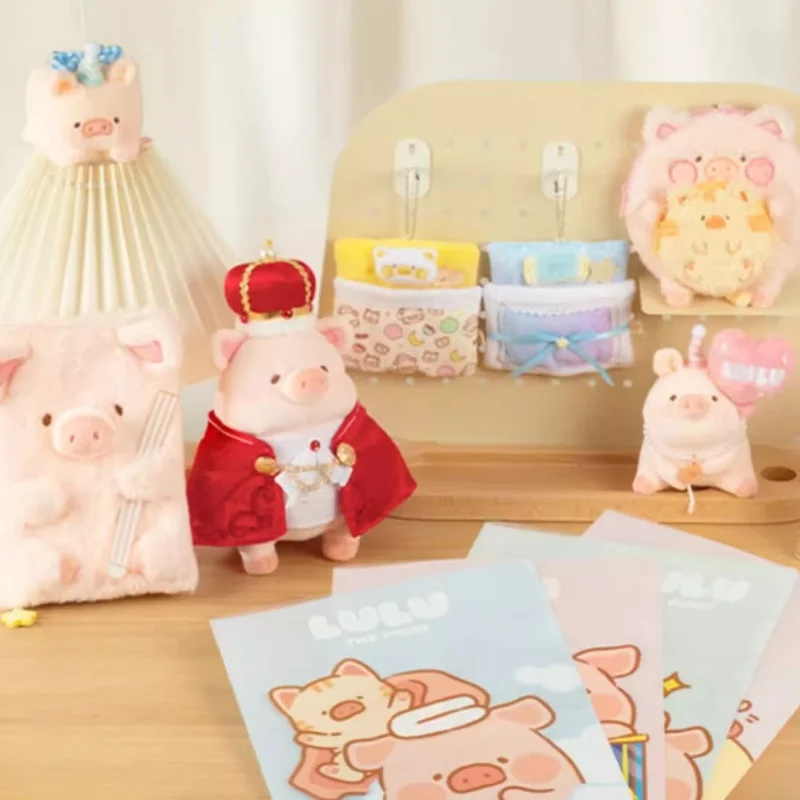 52toys Lulu Świnka Seria Generic Kolekcjonerskie Pluszaki, Kolekcjonerski Brelok, Zawieszka do Torebki, Prezent Kolekcjonerski