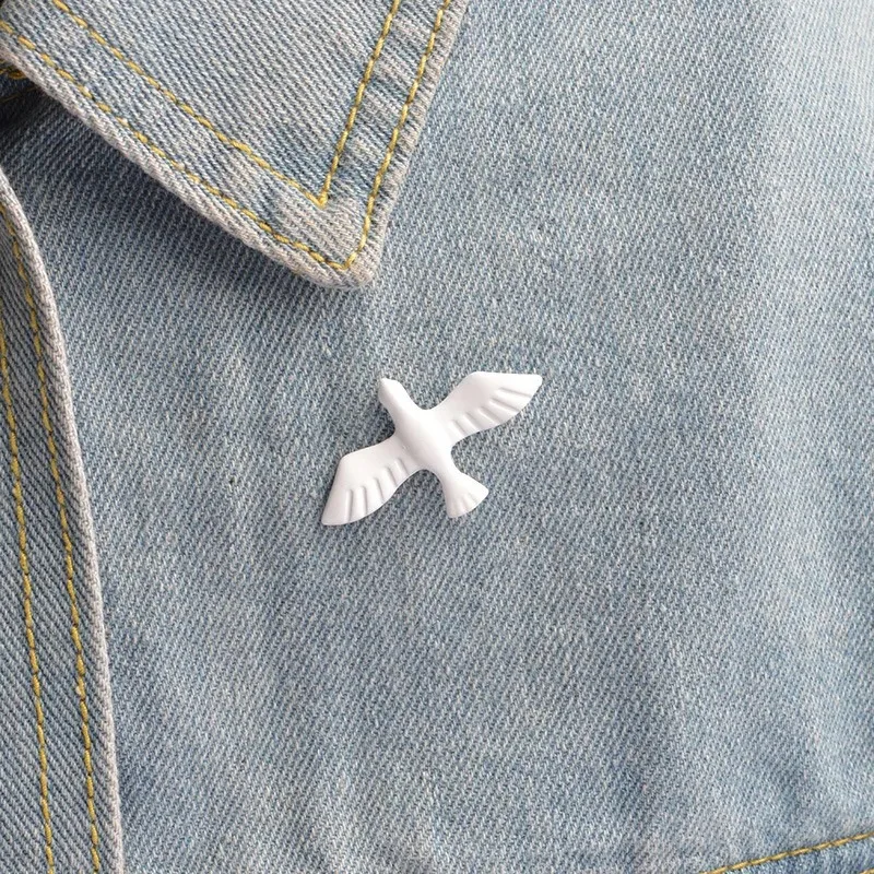 Trendy Animal Brooch Pins Creative Big Collar Suit Versatile Collar Needle Cute Peace Dove White Dove Cartoon Brooch Accessory