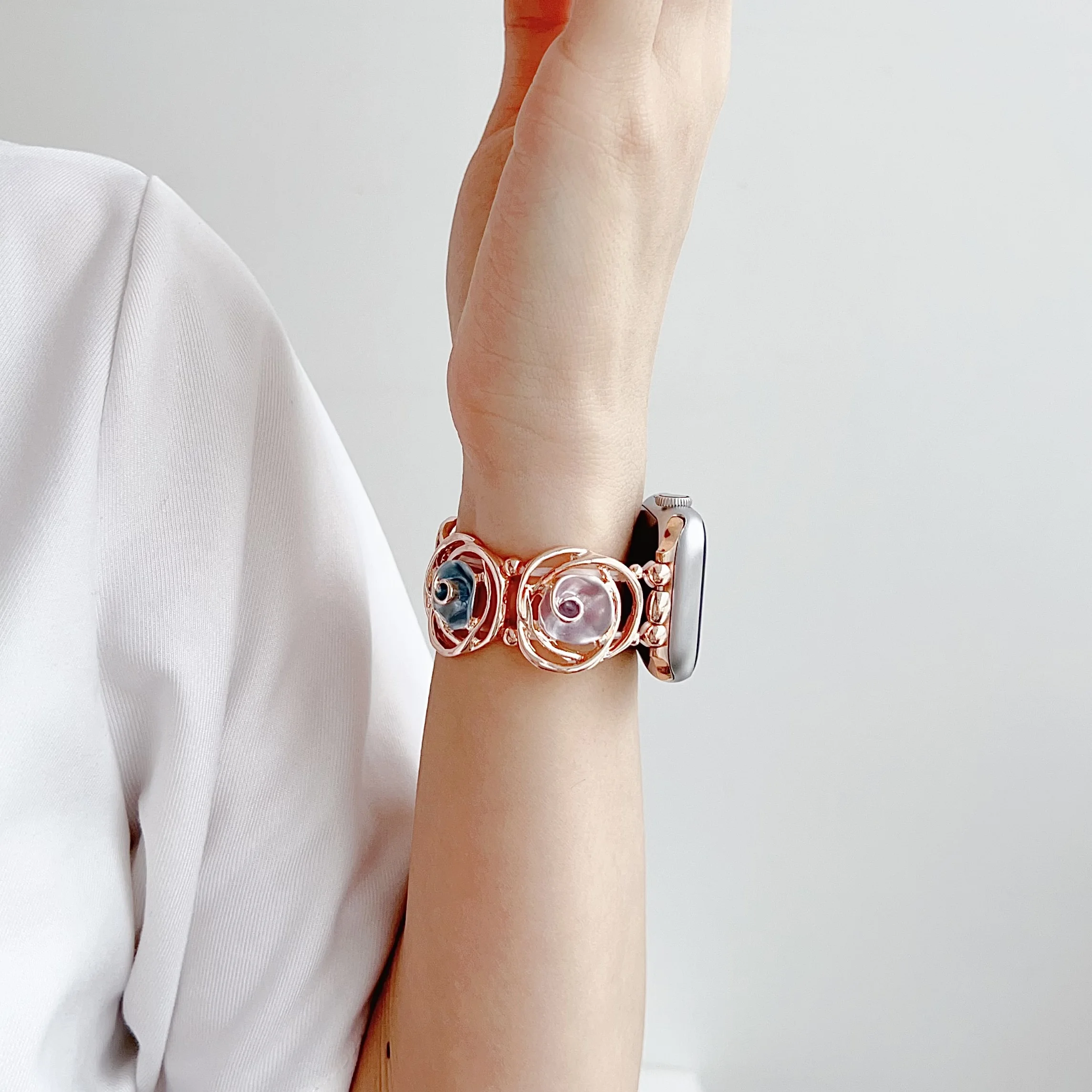 Metal Strap for Apple Watch Band Sweet Hollow Rose colorful Bracelet Iwatch9876SE Women40 41 44 45 49mm Creative Elastic Wrist