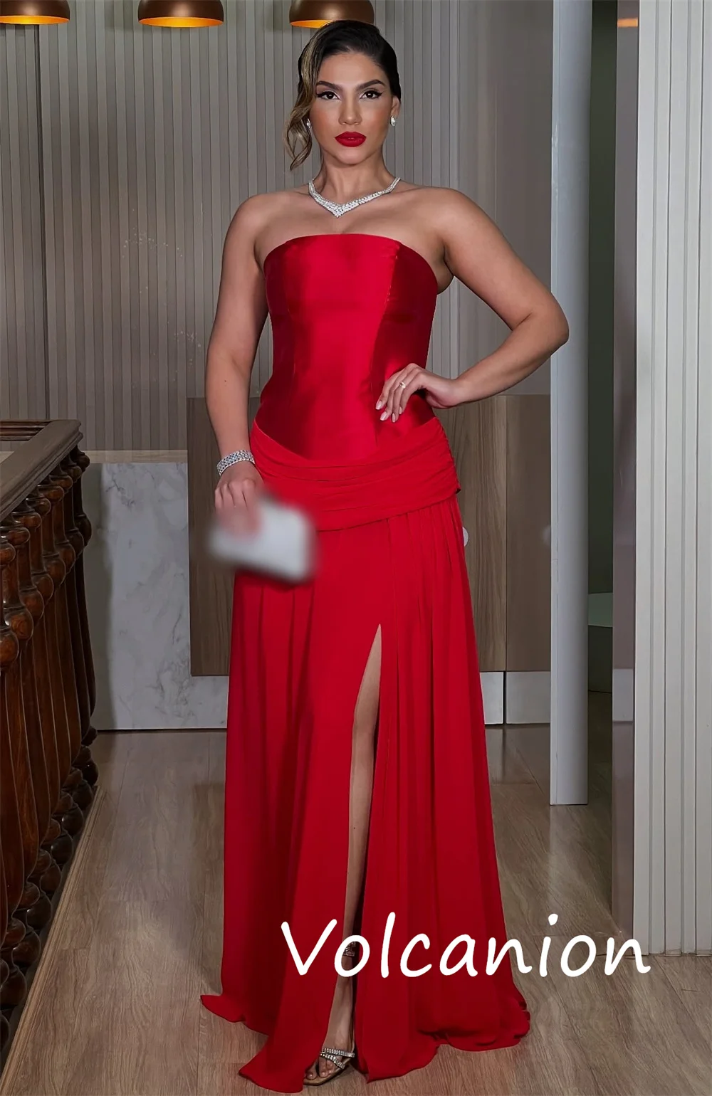 تخصيص الطراز الحديث Charmeuse الطية ألف خط فساتين طويلة حمالة مخصصة مناسبة الموضة الرسمية