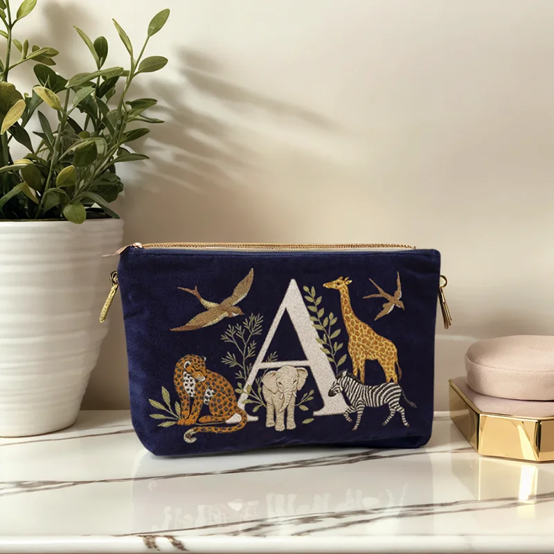 Fluwelen clutch make-uptasje met schattige dierenalfabetprint