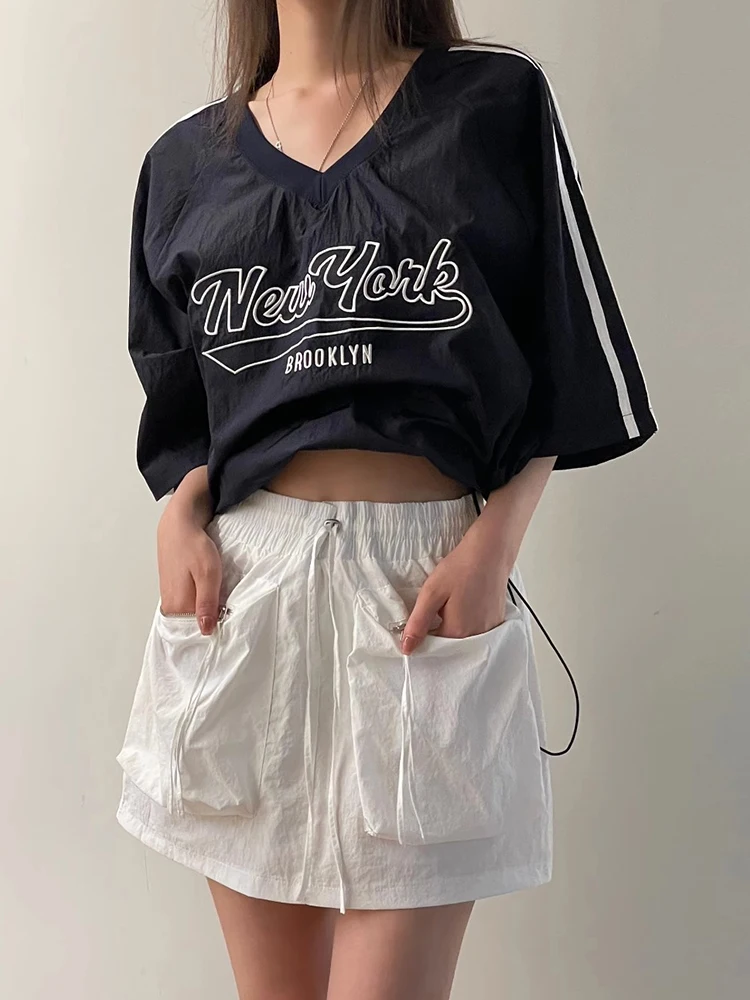 시크한 아메리칸 레트로 브이넥 레터 프린트 플리츠 캐주얼 다용도 스트라이프 반팔 탑 여성 여름 패션 한국 루즈핏