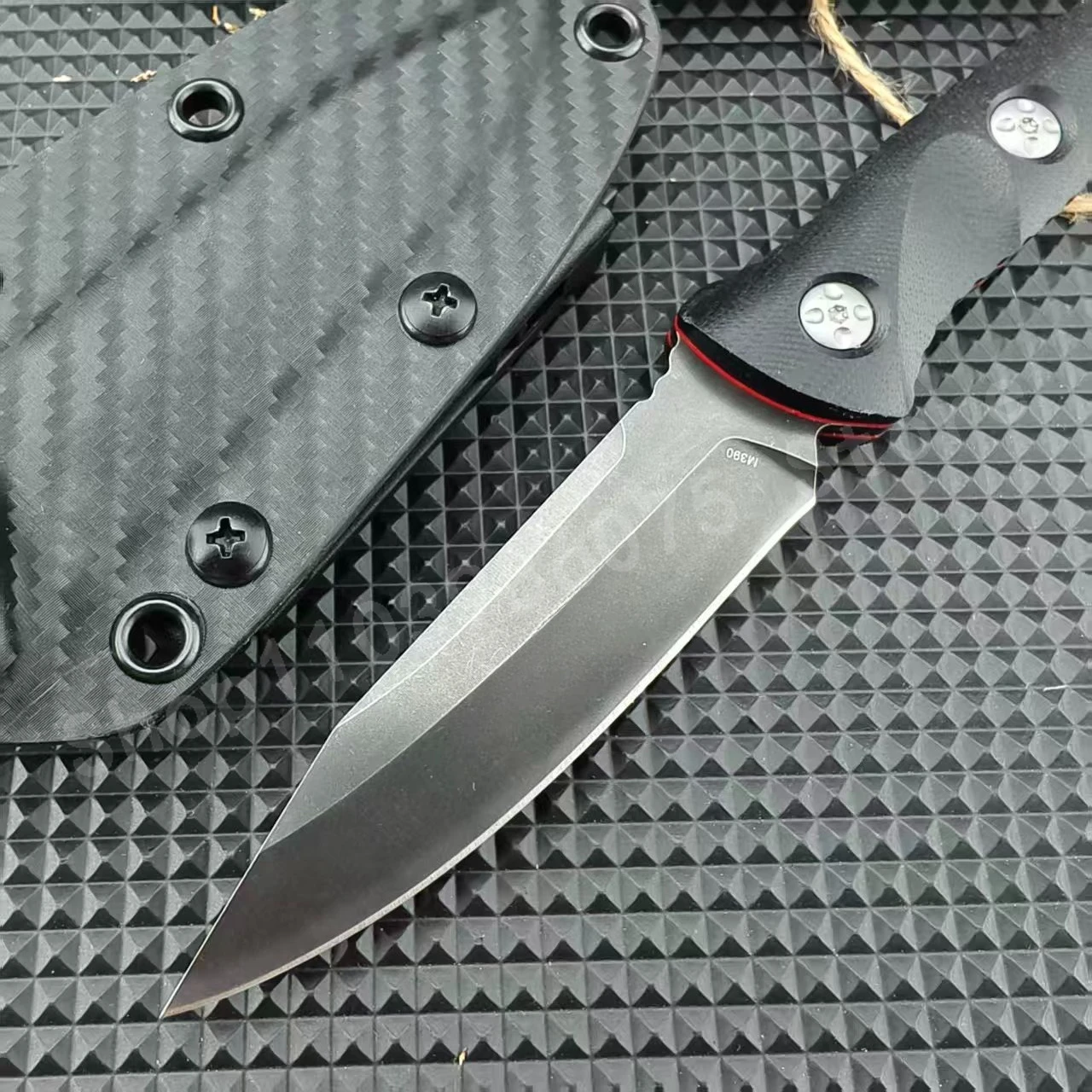 

Новинка: Нож для выживания 113 Hardcore Outdoor с клинком из стали 7Cr13Mov и рукоятью G10 – незаменимый инструмент для скалолазания и походов.
