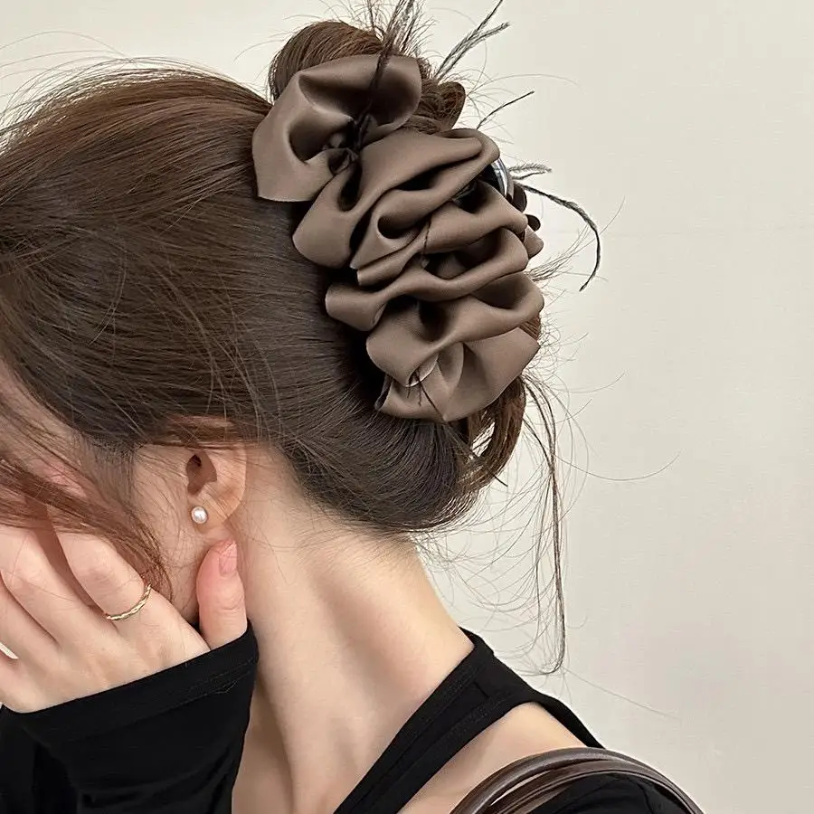 

Temperament exquisite light luxury pleated bow cloud shark clip