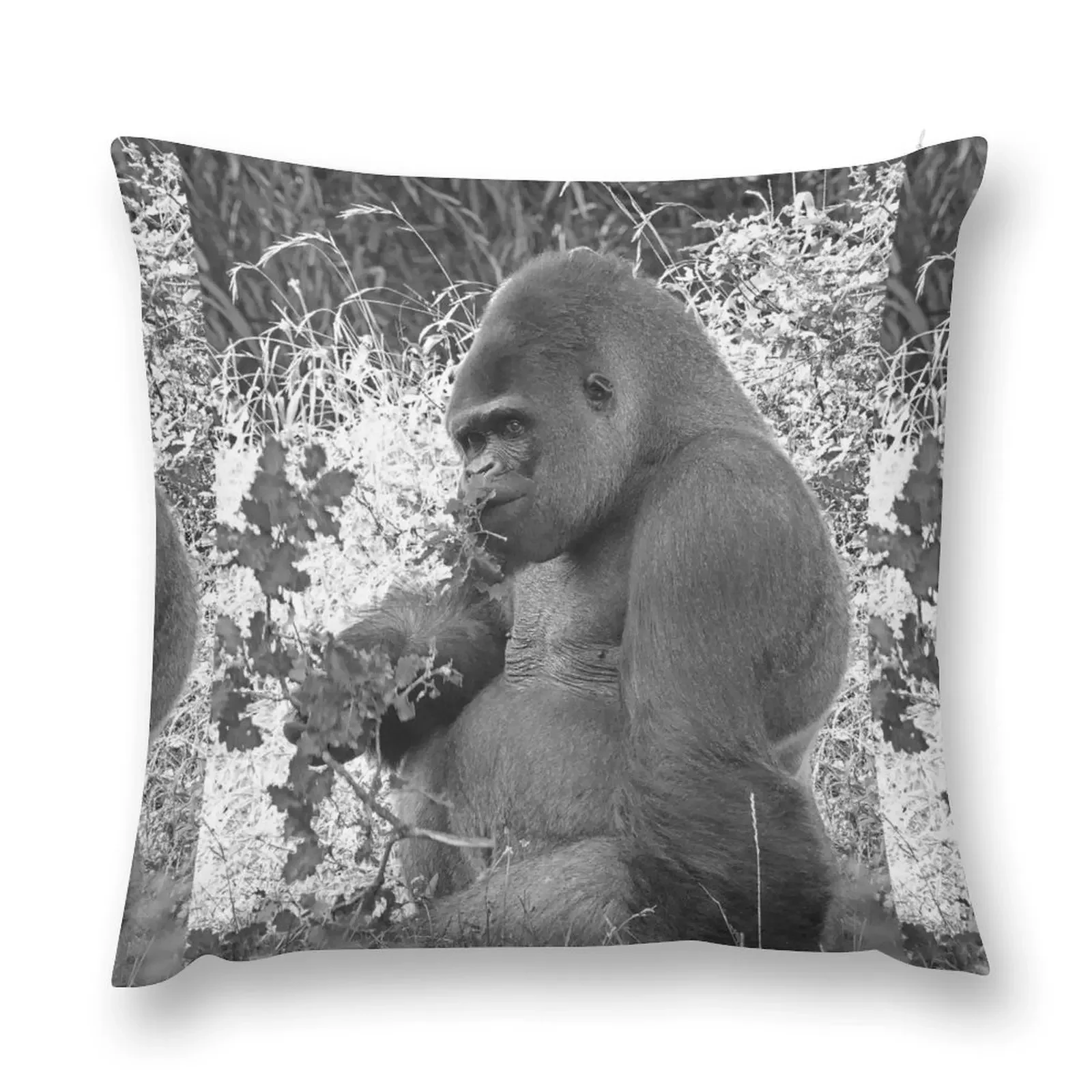 r790/ New finition 2021: Gorille Dos Argenté 2 (n-b) (h) Star d'un Jour Okaio Créations - Olavia - Olao Throw Pillow