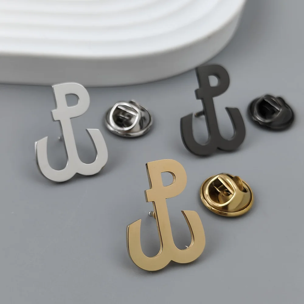 Monogram P Anchor Lapel Pin 18K Gold Plated 316L Stainless‑Steel Creative Letter‑Anchor Brooch Clothing Accessories