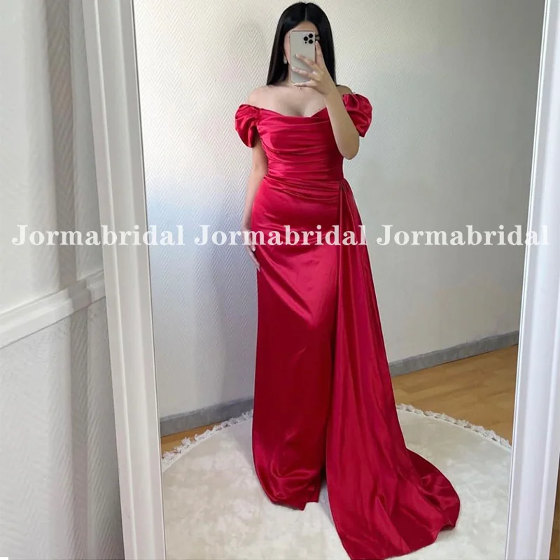 

2023 Red Boat Neck Prom Dresses with Short Puff Sleeve Pleat Satin Mermaid Long Celebrity Gowns Draped Bodycon Prom Party Dress