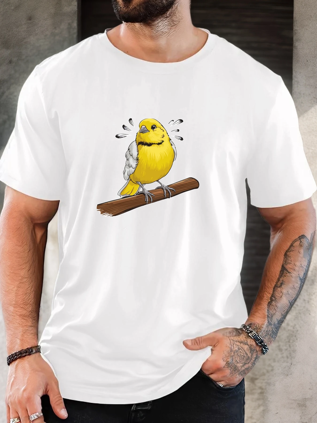 Camiseta de manga corta con cuello redondo y estampado de pájaro canario amarillo de dibujos animados para hombre, camiseta informal ligera para uso diario, ropa básica para exteriores