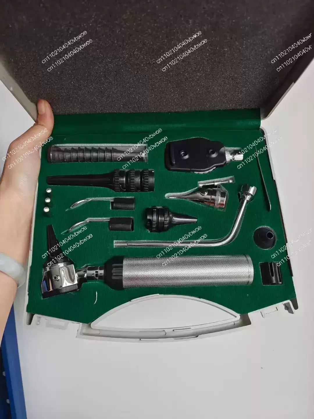 

Набор для проверки функций лица: офтальмоскоп, отоскоп, носовой расширитель, проверка горла и т. д. Можно проверку мелких животных