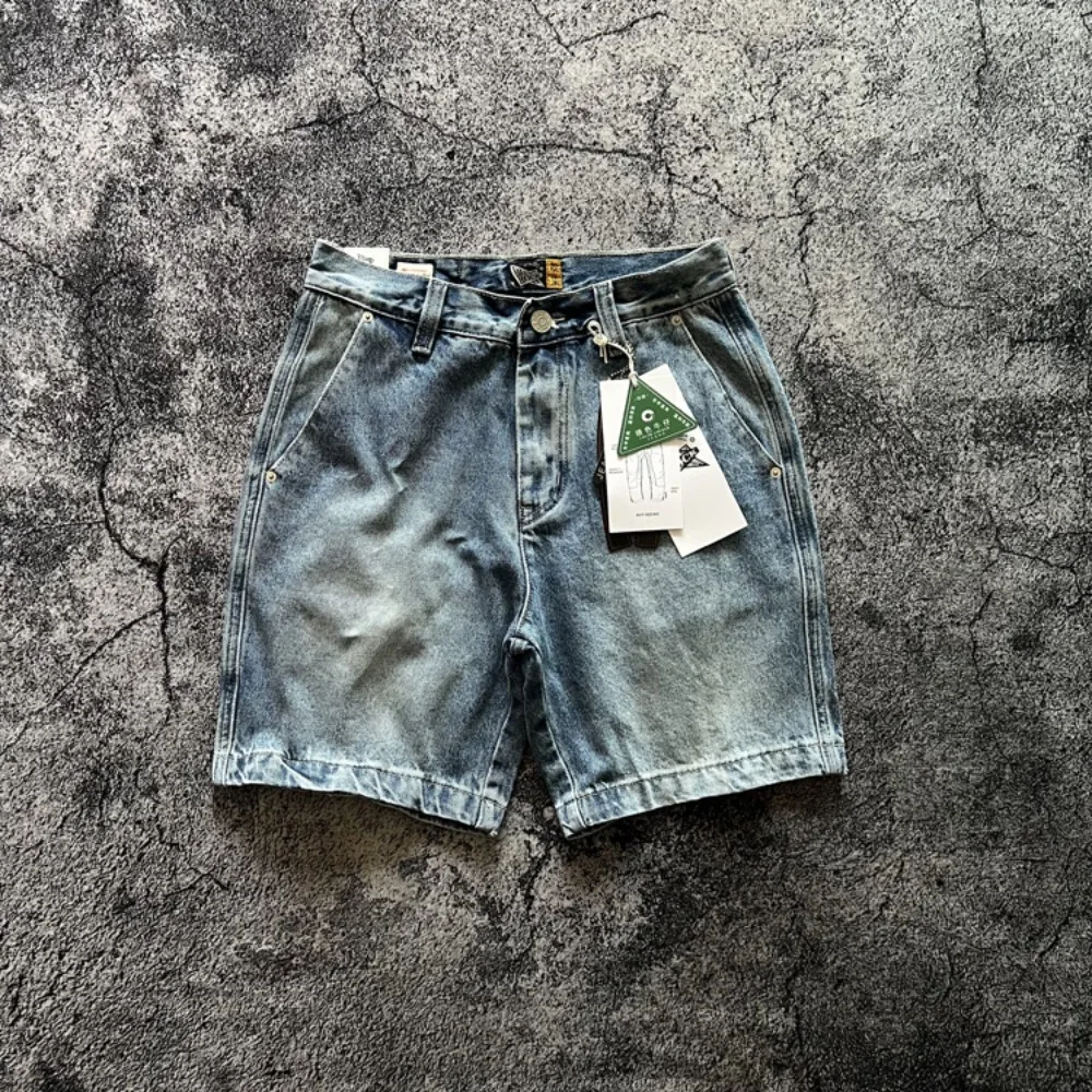 

Vintage wash made old loose straight leg five quarter pants with light blue denim shorts man