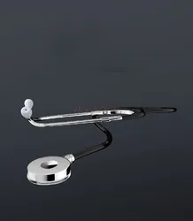 Surgical students majoring in stethoscopes listen to fetal heart rate using a single-sided stethoscope for home use