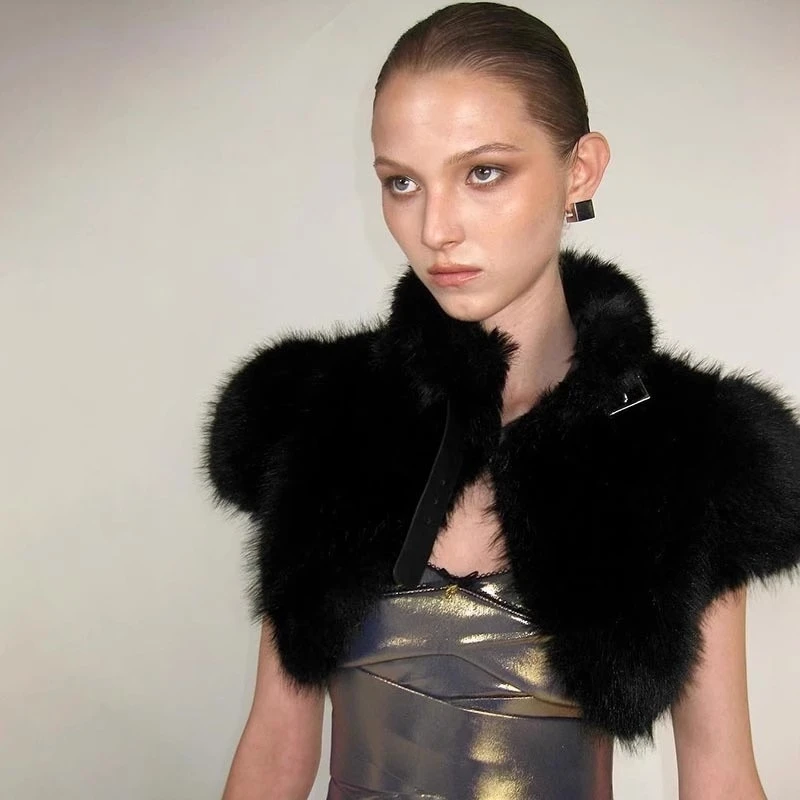 

Модный укороченный жилет из искусственного меха для женщин, короткая верхняя одежда, куртка из синтетической кожи, европейский стиль, полиэстеровая ткань