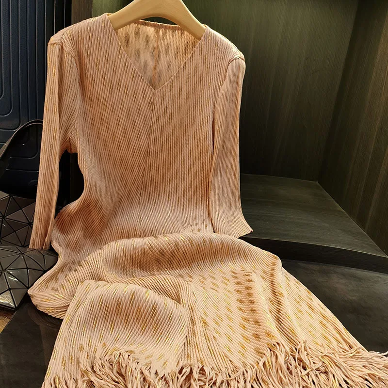 

Miyake Pleated Dresses Commuter Striped Gold Silk Dress High-end Atmosphere V-Neck Fashion Tassel Pleated Midi Dresses