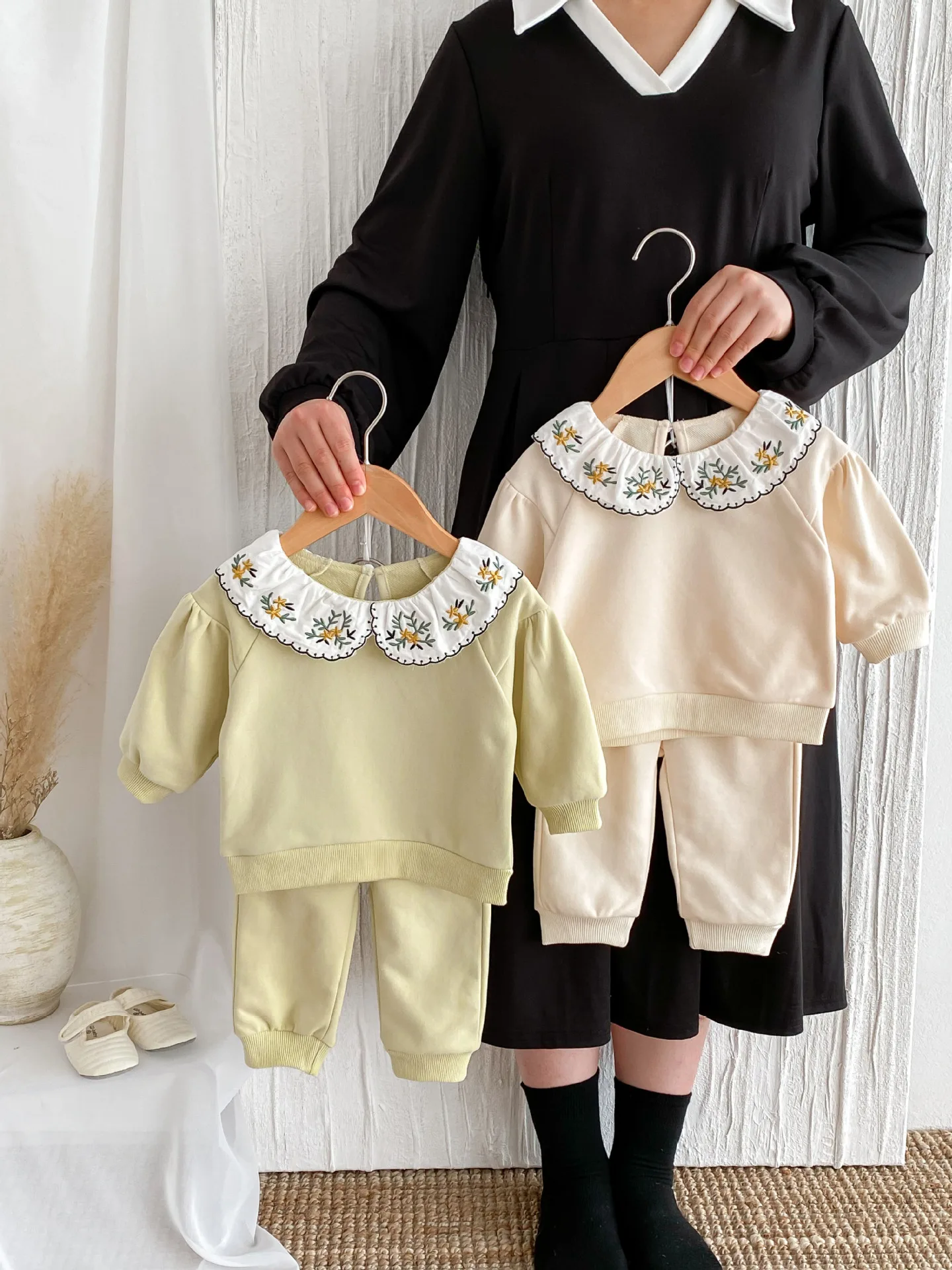 

2024 Autumn New Baby Long Sleeve Set Toddler Boy Girl Flower Embroidery Lapel Sweatshirt + Casual Pants 2pcs Suit Infant Outfits