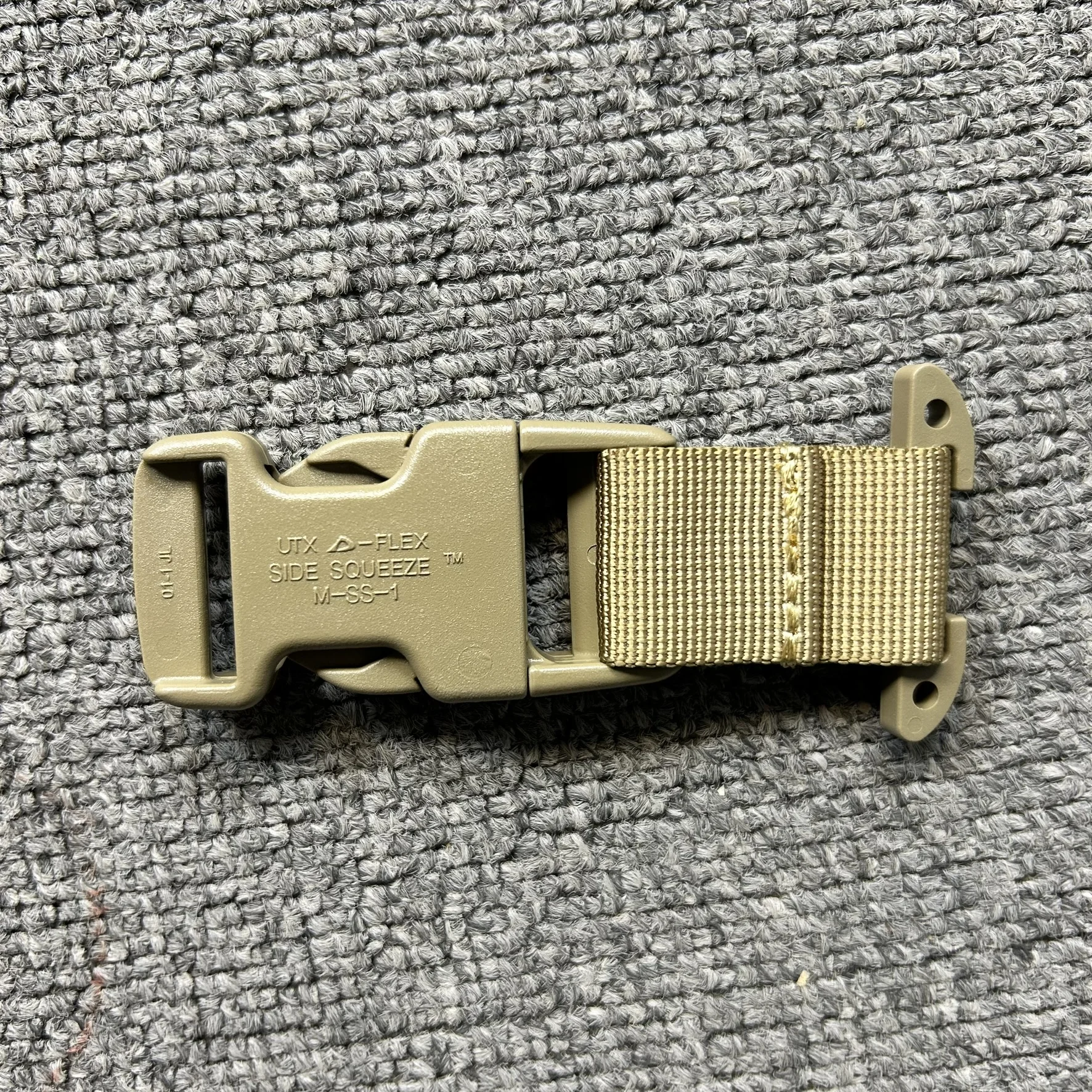 prendedor-tatico-compativel-com-molle-pals-e-fivela-de-fixacao-modular-com-ranhura-em-t