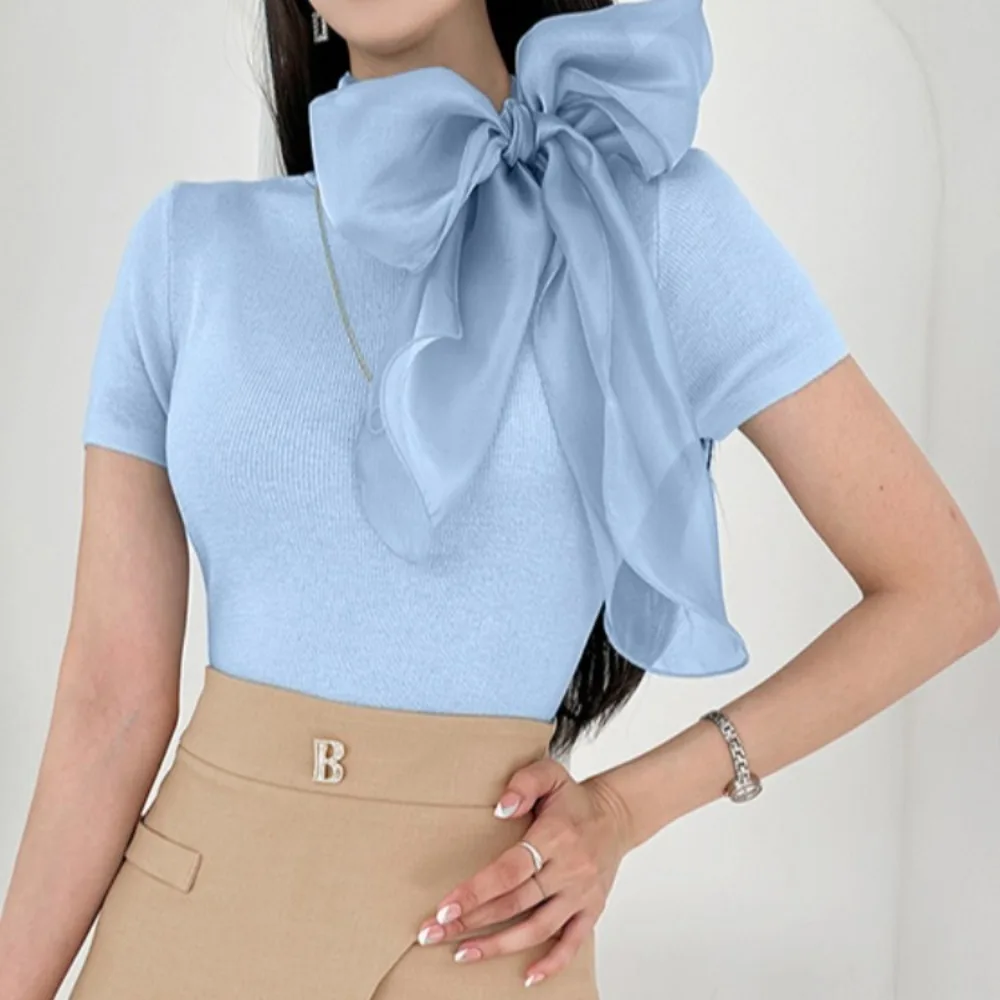 Nuovo maglione lavorato a maglia a maniche corte da donna alla moda con fiocco in giunture lavorato a maglia