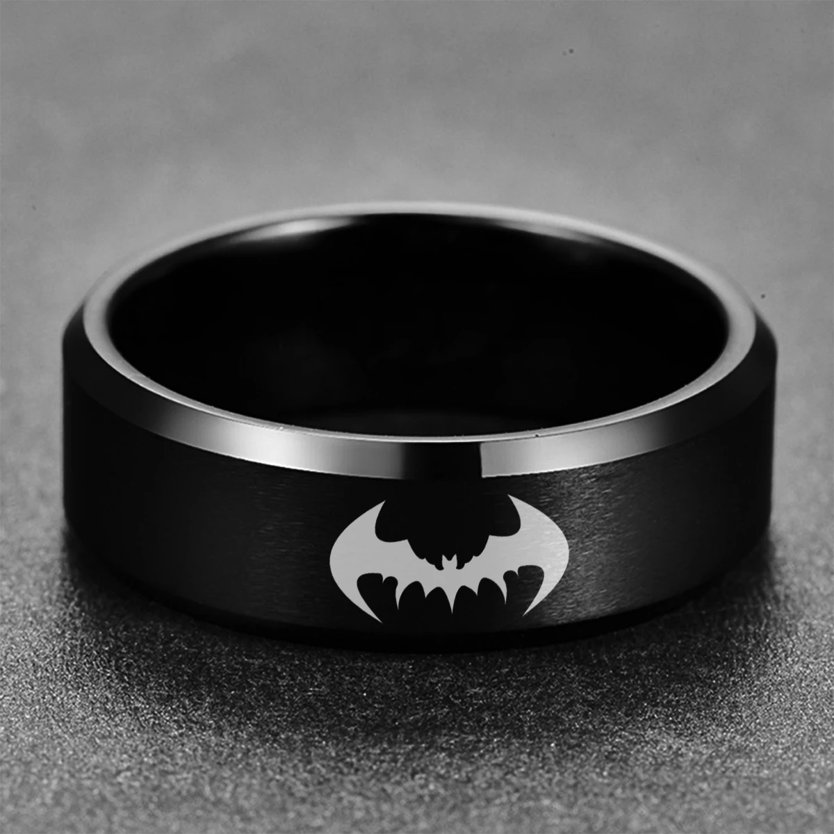 Black Vintage Bat Punk Gothic Ring Men\'s and Women\'s Animal Stainless Steel Ring Witch Halloween Party Ghost Jewelry Accessories