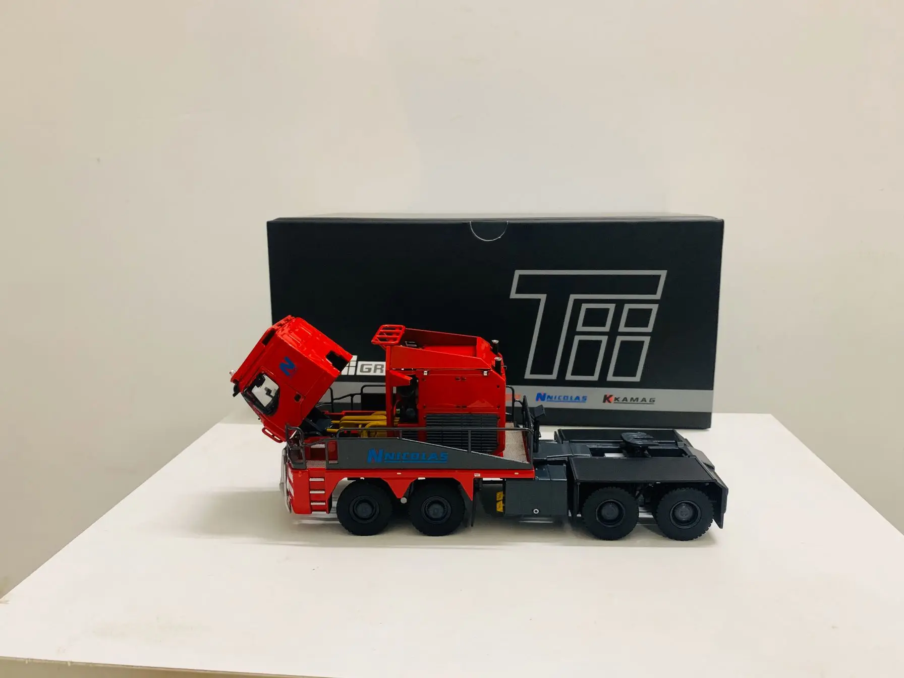 Nicolas Tractomas 4-Axle Truck Tii Group Red 1:50 scale Die-Cast Collection Model New in Box