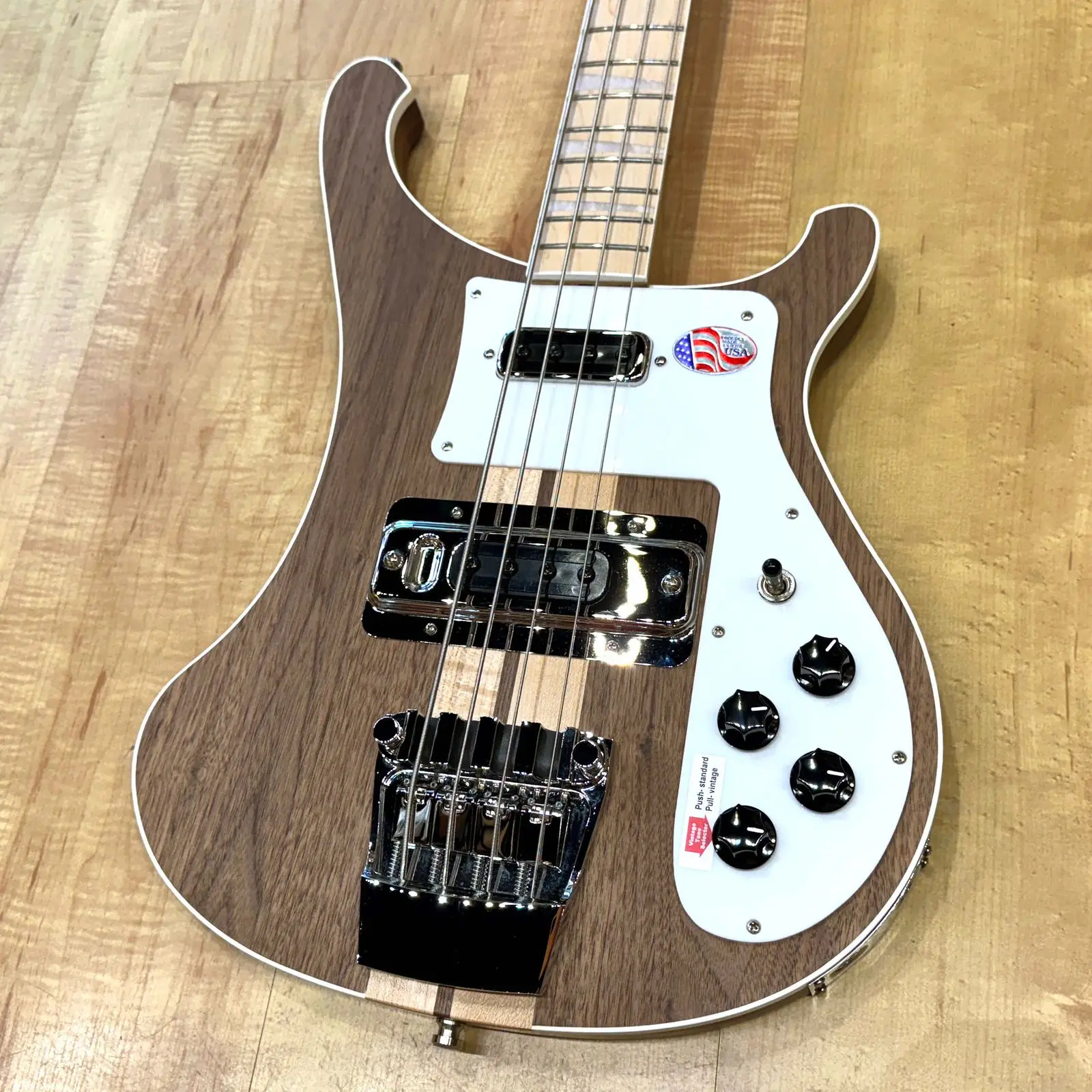 

Walnut Body Maple Neck String Electric Bass