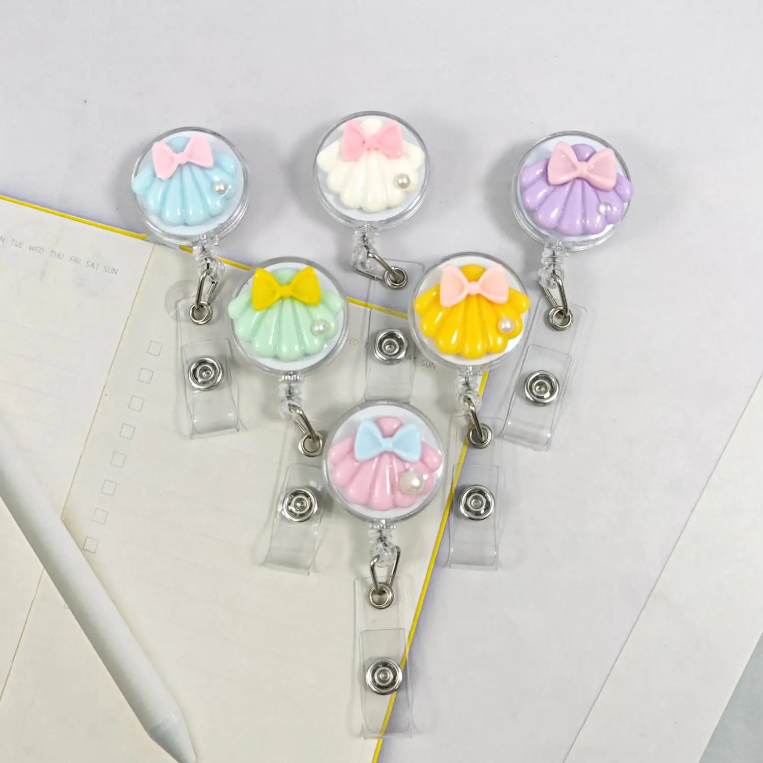 Candy-Colored Seashell Retractable Badge Reel Automatic Rebound Work ID Clip Durable Anti-Lost Wholesale Clip for Me